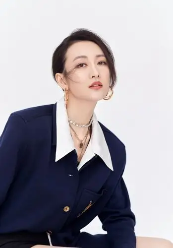 王鸥蓝色西装魅力写真图片,尽显都市时尚