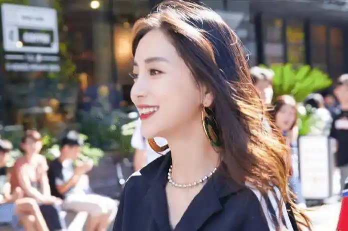 原创baby生日赵今麦没发博谁注意她另外做了啥一个举动暴露关系