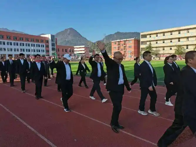 贵定县第四中学第五届运动会开幕啦