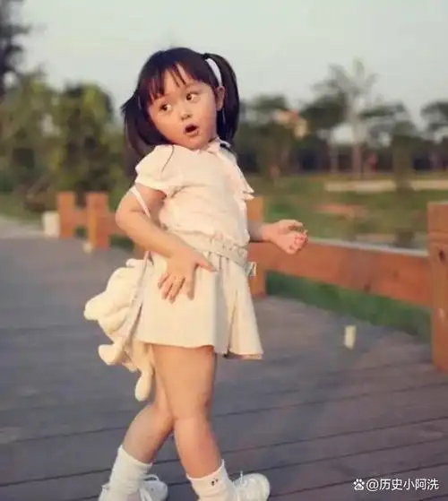 2岁出道演小芈月红遍全国因漂亮被禁止整容如今长成厌世脸