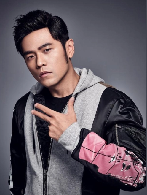 周杰伦晒20年前旧照特别青葱 2015年迎娶昆凌从此变人夫