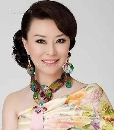 17岁上春晚, 21岁成名, 嫁四料影帝, 可如今仍买不起房