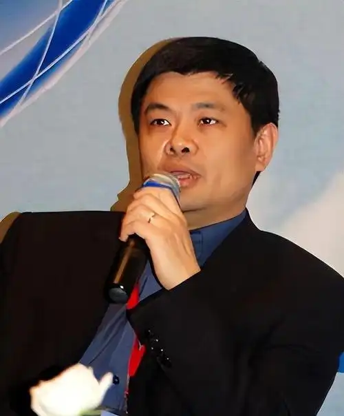 为娶央视名嘴,富豪丁健抛妻弃子,但是前妻竟然和现任竟处成闺蜜