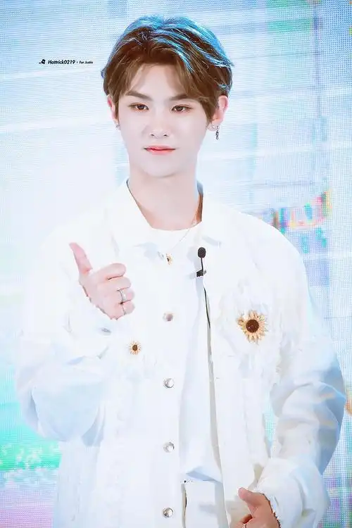 黄明昊