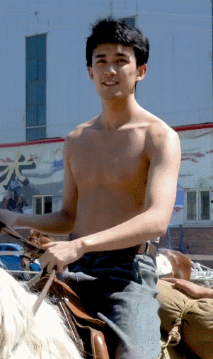 2022男明星腹肌卷起来吧