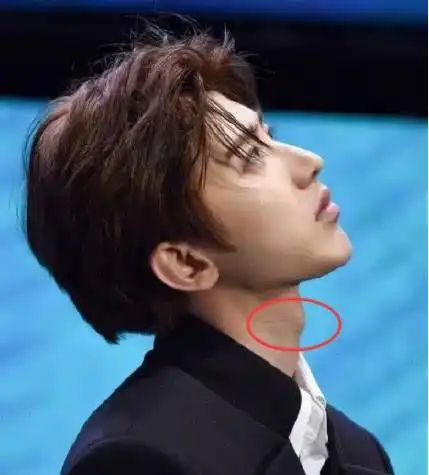 蔡徐坤变爷们了喉结照让人惊艳ikun看谁还敢黑你