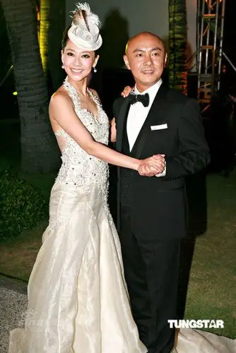 图文张卫健张茜大婚俏皮的新人