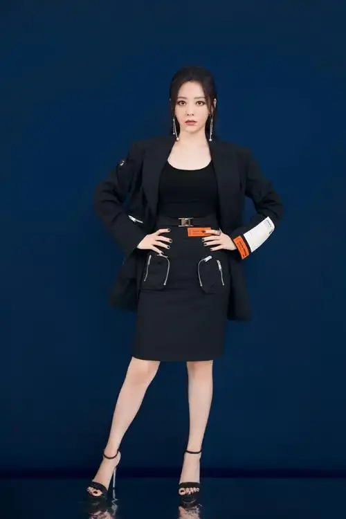 张靓颖前卫短裙甜酷写真图片612