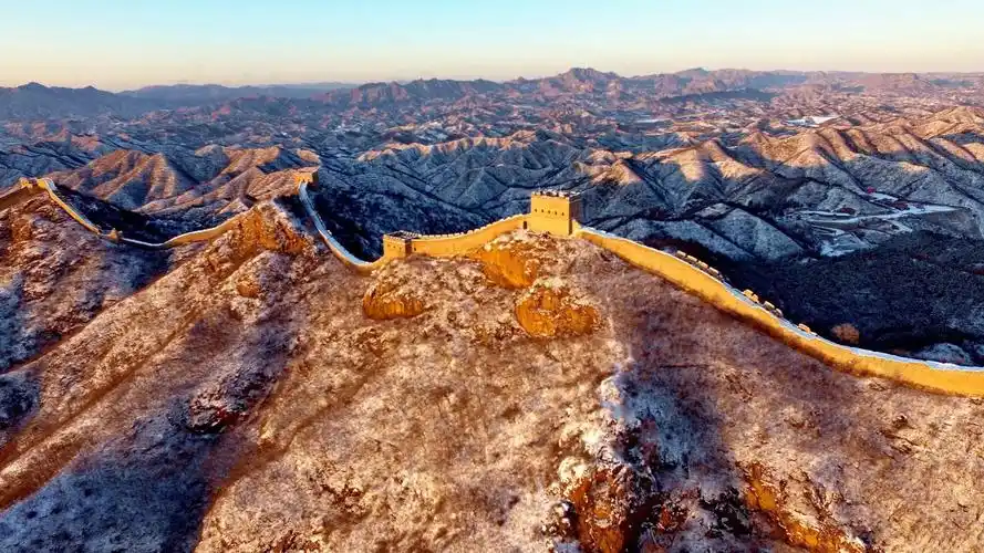 雪后初晴的金山岭长城壮美雄浑,气吞山河(图)