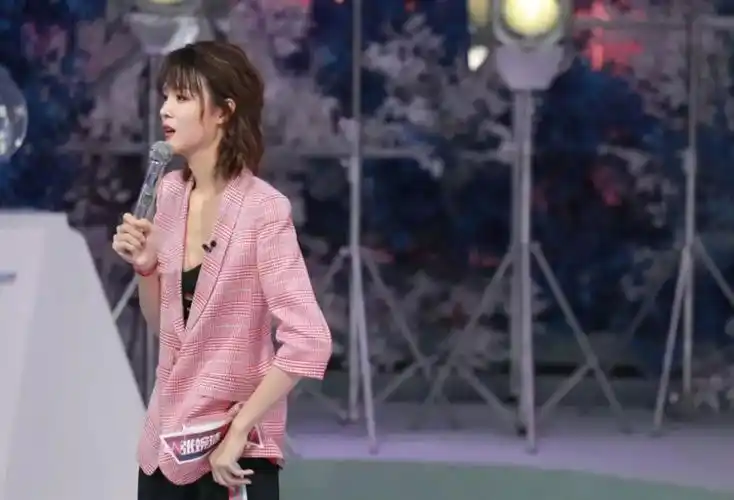 王矜霖和张婉清这一对,虽然在默契上稍有遗憾,但还是得到了三位对唱