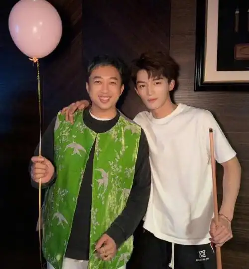 于正暗恋王星越?邓紫棋演唱会被抵制?孙怡和前任复合?何洁翻红心切?