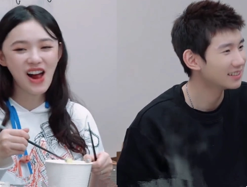 赵今麦初次见王源,有谁注意她对王源的称呼?果然还是个孩子