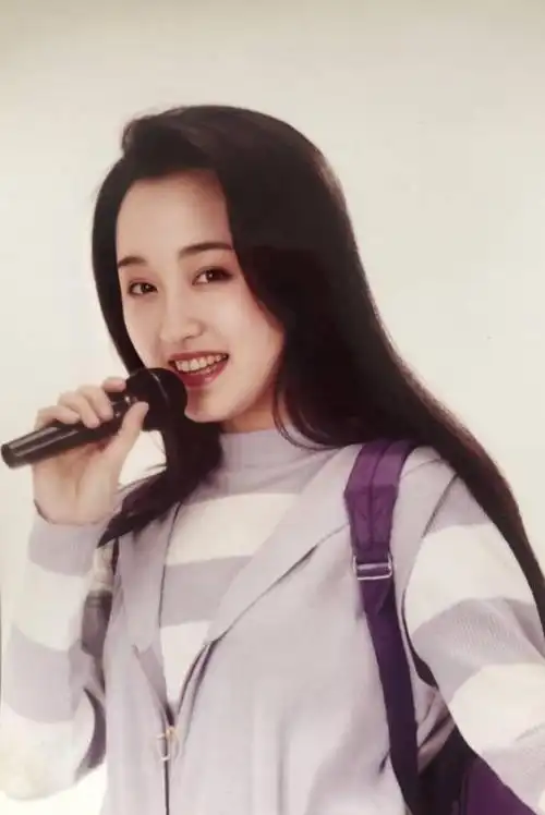 杨钰莹身价多少亿,30岁杨钰莹近况如何(杨钰莹:曾被称甜歌皇后)