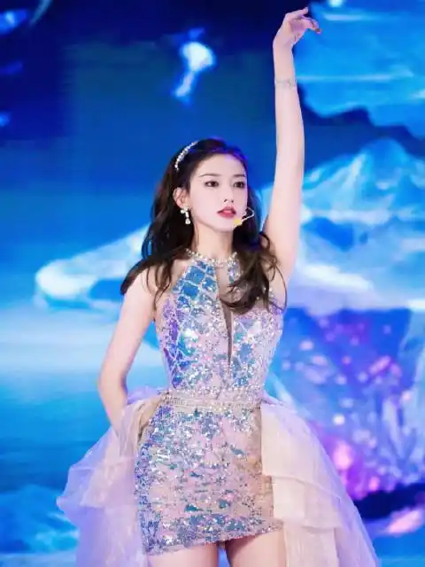 程潇今日真的绝美,而且都知道她是女团出道