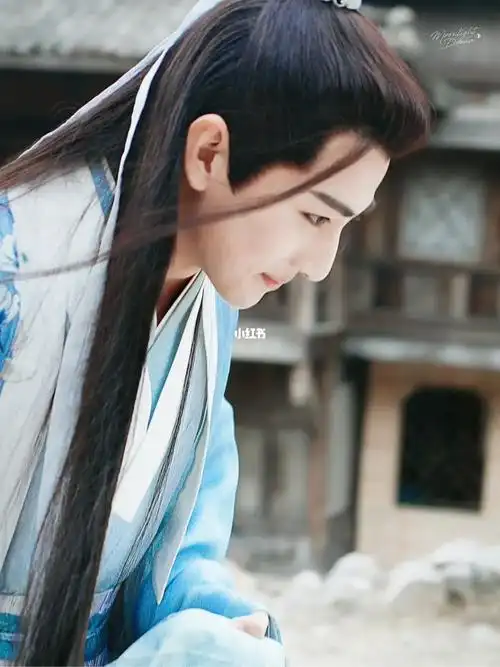 刘昱晗夜燕白路透图