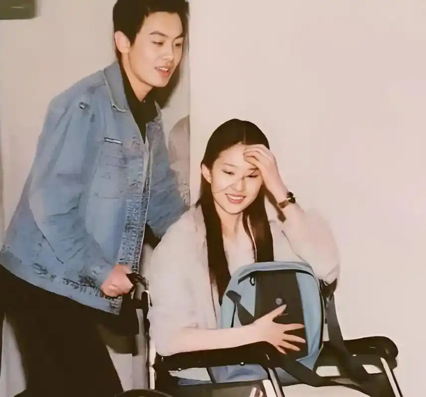 刘亦菲和朱亚文早年同框照曝光!