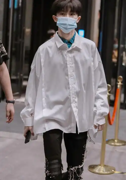 马嘉祺私服穿搭简单干净是疯狂心动的男孩没错了