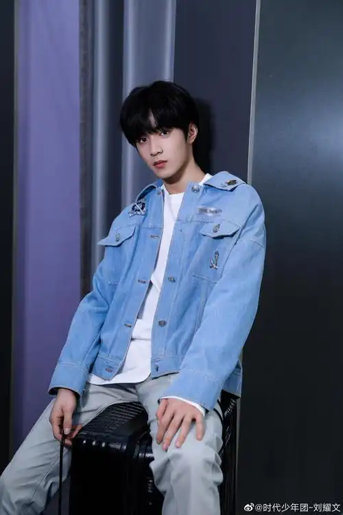 刘耀文这个腿长绝了