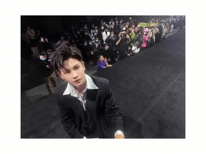 黄明昊  #nana  #静怡昊笔记评论查看更多评论笔记作者justin