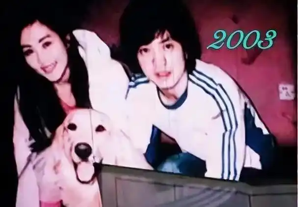 但高中毕业时,她紧跟李健的步伐,一同考入了清华.