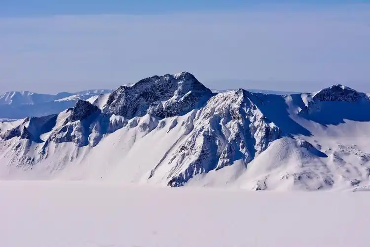品味天池雪山.赏长白山林海雪原风光