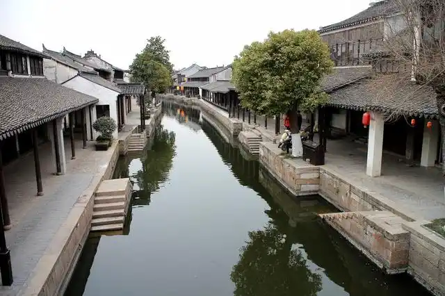 小桥流水人家宛如简笔中国水墨画这是江南哪古镇