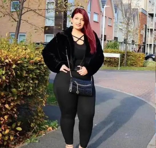 体重达180斤的胖妹妹,拥有大臀围,靠圆润身材挑战模特圈