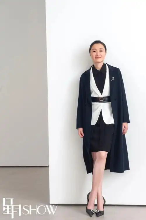 西服套装,大衣:osa水晶钻扣高跟鞋 jimmy choo做一个心量大一点的人"