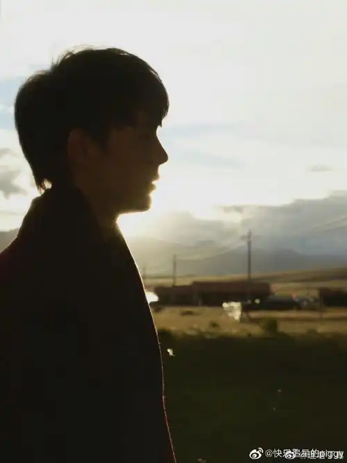 丁真发博想念家乡#丁真真的是一道独特的风景线