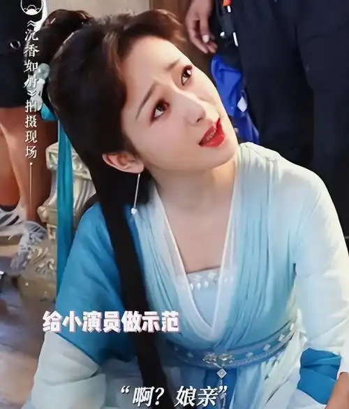 演员休息时都在干嘛第一张我忍住了,杨紫这张我可以笑一整天