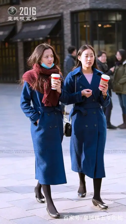 北京三里屯街拍:冬季服装搭配技巧 与冬季搭配有关的时尚资讯