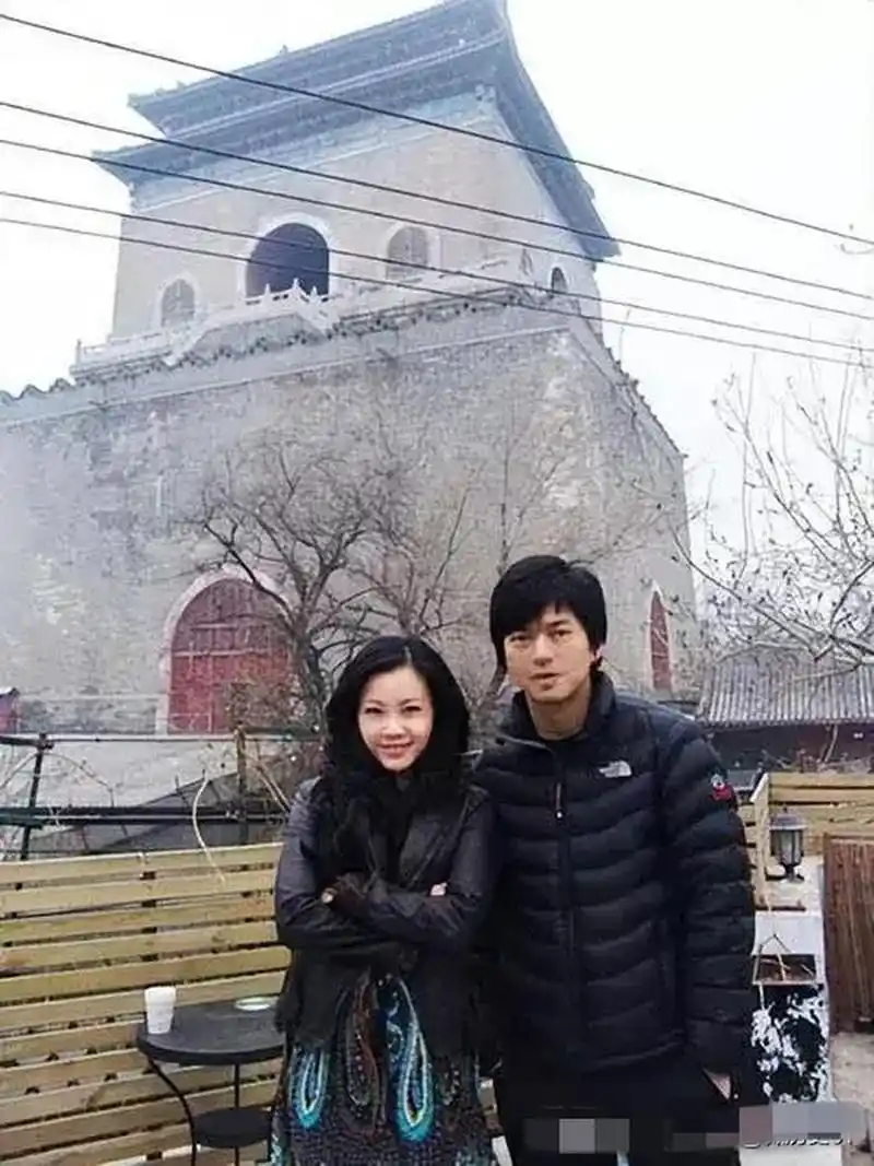 90年代,戴娆和李健的一张合影.