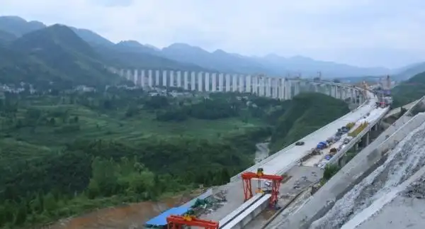 盘州官山机场,也是六盘水市筹建的第二座机场,它选址位于盘州市肌场