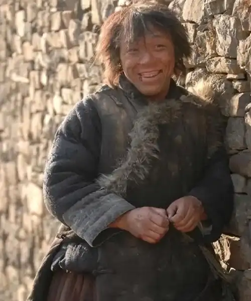 回顾:"农民工"黄渤,从酒吧卖唱到百亿影帝