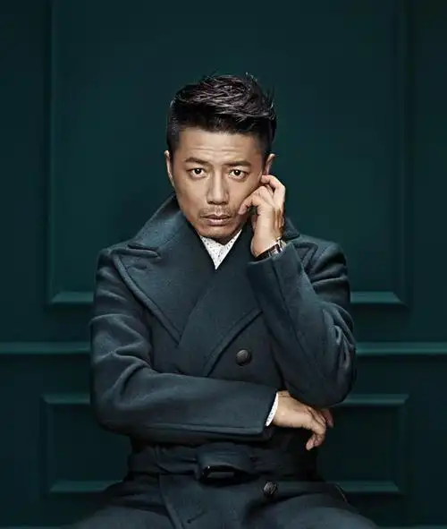 年近半百的"硬汉"段奕宏,身材维持得当,从未与"油腻"挂钩_腾讯新闻