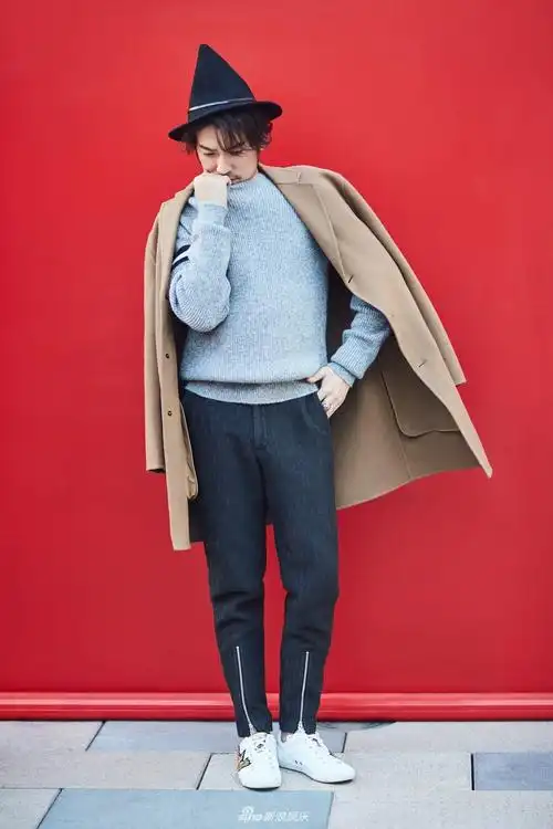 组图:张博时尚街拍大片曝光 绅士演绎早秋型男