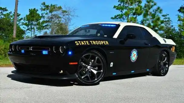 世界上最快的9辆警车,有的全身镶钻,有的速度可甩高铁一条街