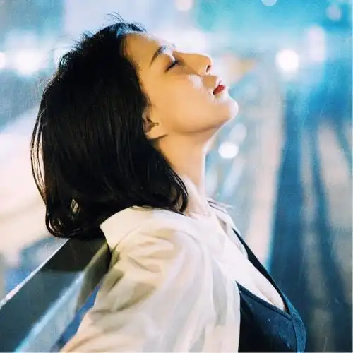 想一个人的头像女 高清好看唯美想念一个人的微信头像图片_女生头像