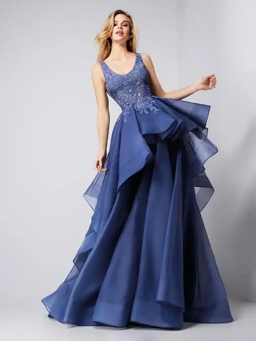 首页 婚纱礼服 宴会晚礼服收藏相册  婚纱材质:蕾丝  礼服款式:鱼尾纱