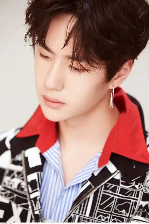 王一博壁纸时尚帅气大全,王一博手机壁纸图片高清无水印!