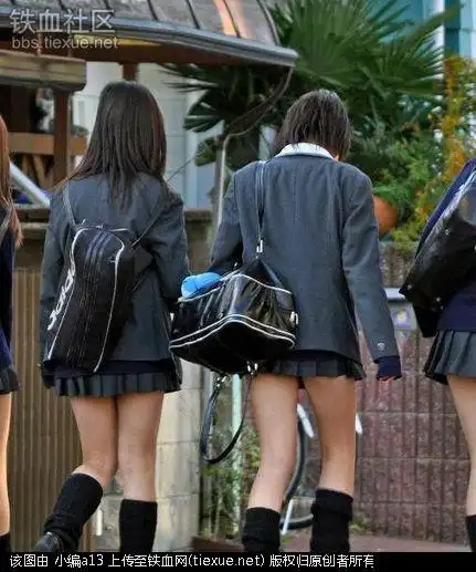 日本女生校服裙子太短!学校贴海报鼓励拉长!