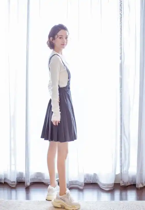 赵丽颖穿搭美出新境界!