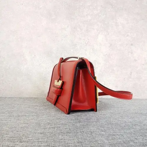 loewe 罗意威女士红色巴塞罗那斜挎单肩包