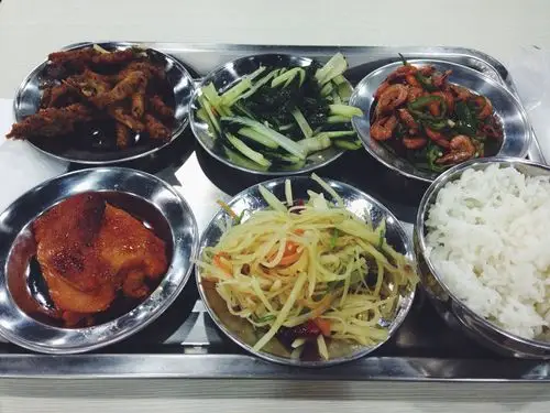 明天不能再宅着吃食堂了,和小伙伴出去改善一下伙食.