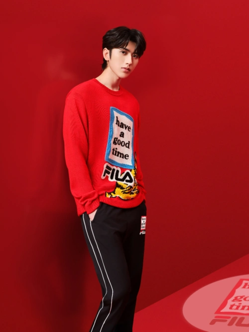 蔡徐坤身穿filaxhaveagoodtime虎年联名系列
