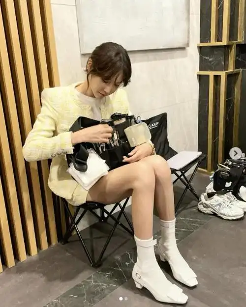 演员李智雅美腿尽显引人注目