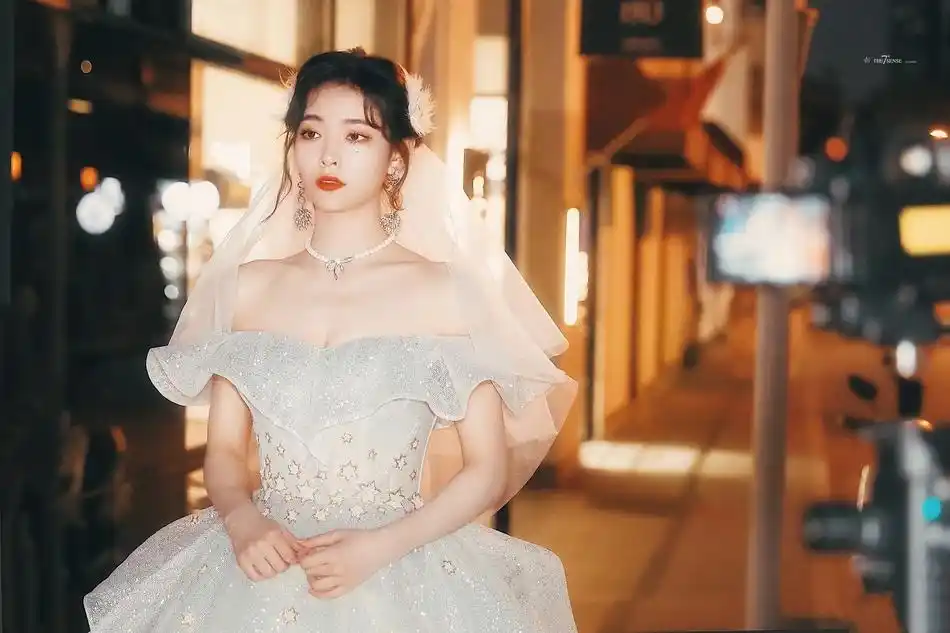 许佳琪snh48毕业婚纱造型曝光一袭纯白嫁衣又美又仙