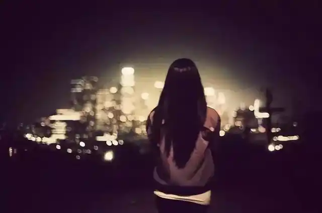 夜深人静心痛伤感的句子,看着看着情不自禁的哭了!