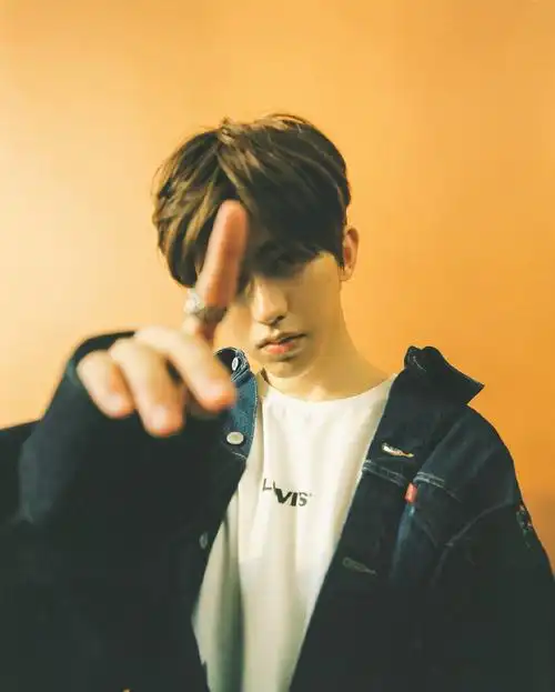 为什么蔡徐坤这么好看啊!(随缘更)