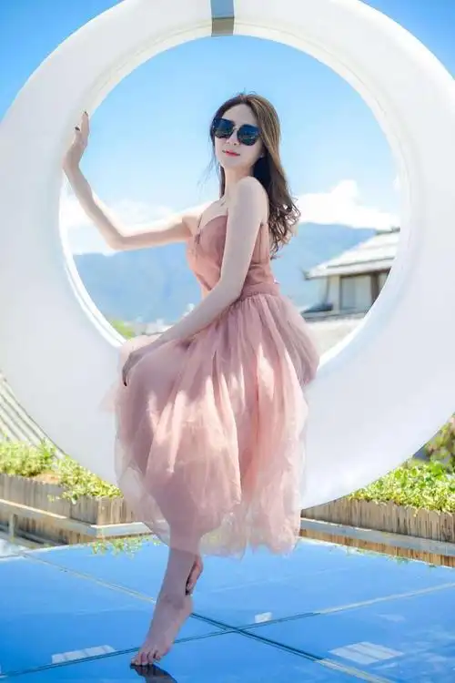 教你10个简单的拍照姿势(全身照拍照技巧)(1)